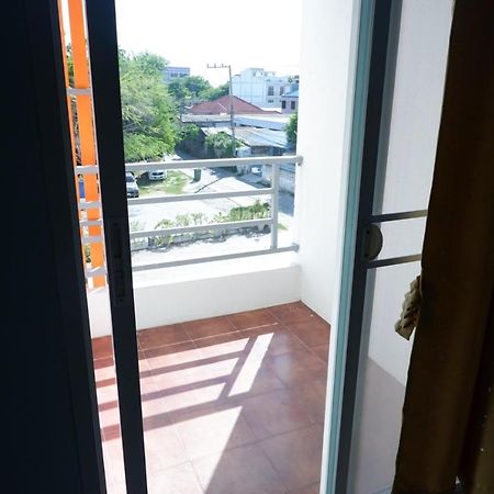 V At Bangsaen Hotel Exterior photo