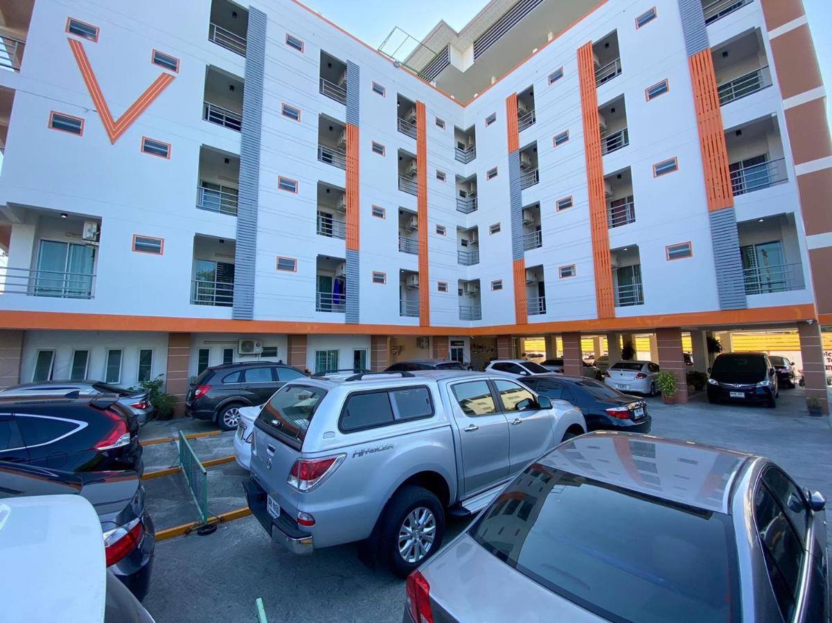 V At Bangsaen Hotel Exterior photo